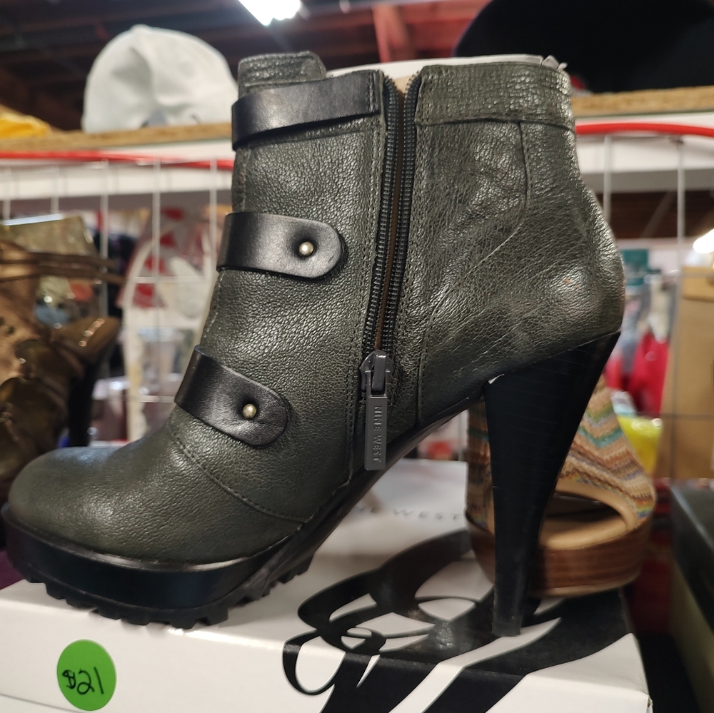 Nine West Desponia dark grey and black leather boots SZ 7.5